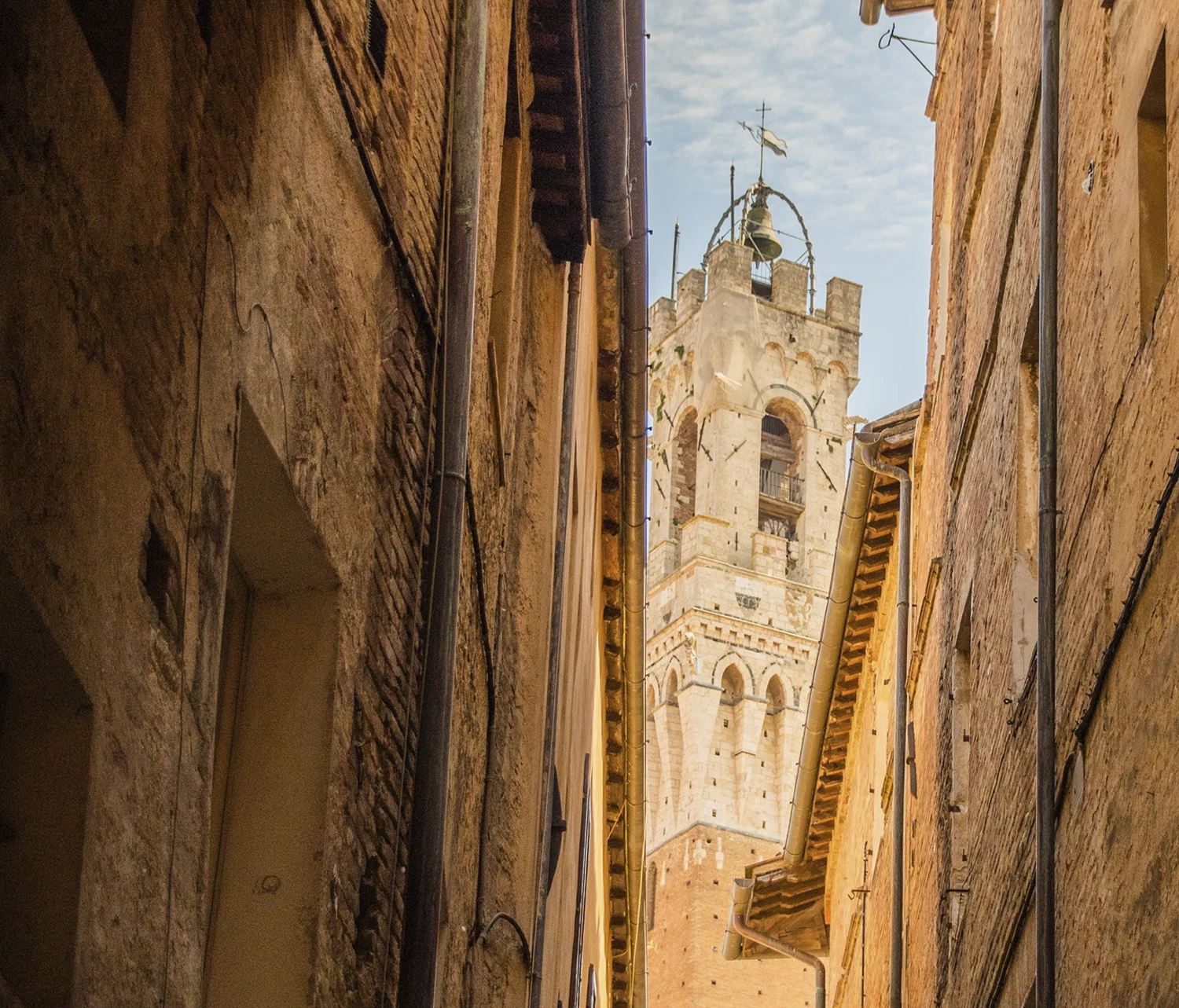 holidays-siena-luxury-suite-historical-place
